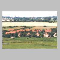 111-1031 Der Blick vom Turm auf die Wattlau. Das Siedlungsgebiet ist im Krieg unversehrt geblieben.jpg